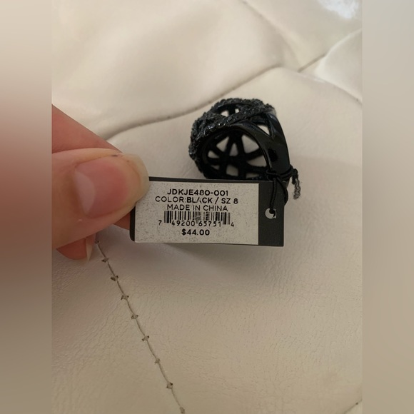 NWT BCBG RING size 8 - Picture 3 of 4